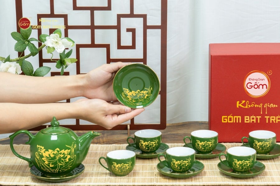 Bộ Trà Men Lục Ngọn Lửa Hoa Sen Vẽ Vàng