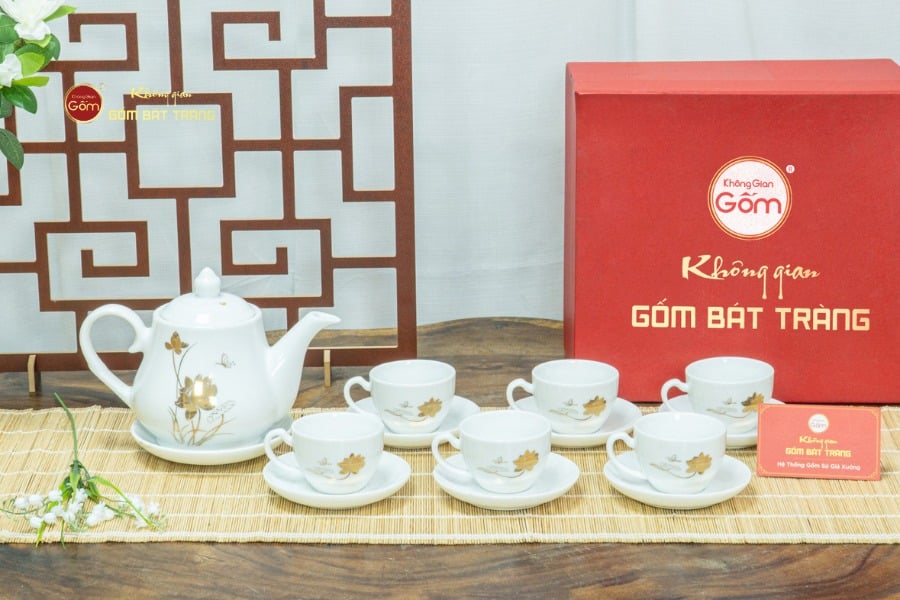Bộ Trà Men Trắng Đức Sen Bướm Vẽ Vàng