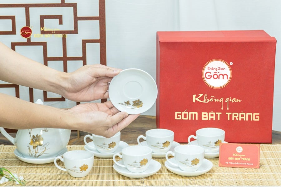 Bộ Trà Men Trắng Đức Sen Bướm Vẽ Vàng