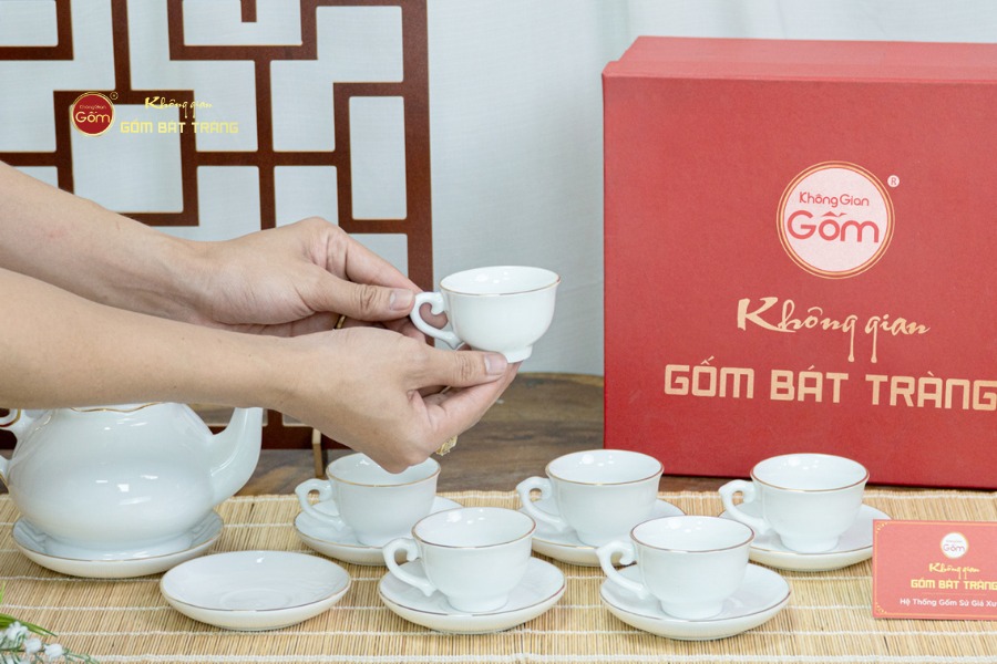 Bộ Trà Men Trắng Hồ Lô Vẽ Viền Vàng