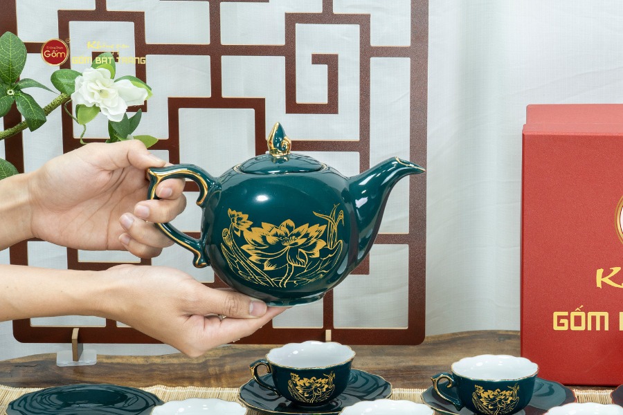 Bộ Trà Men Xanh Lam Mẫu Đơn Hoa Sen Vẽ Vàng