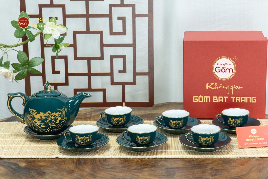Bộ Trà Men Xanh Lam Mẫu Đơn Hoa Sen Vẽ Vàng
