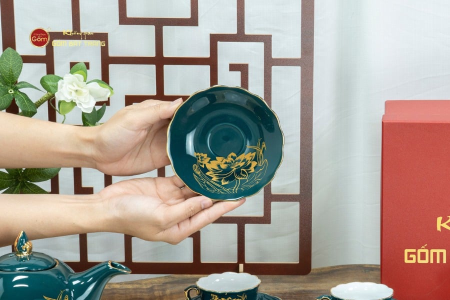 Bộ Trà Men Xanh Lam Mẫu Đơn Hoa Sen Vẽ Vàng