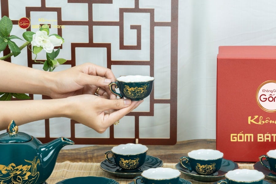 Bộ Trà Men Xanh Lam Mẫu Đơn Hoa Sen Vẽ Vàng