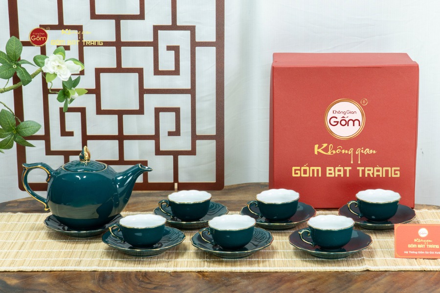 Bộ Trà Men Xanh Lam Mẫu Đơn Kẻ Vàng