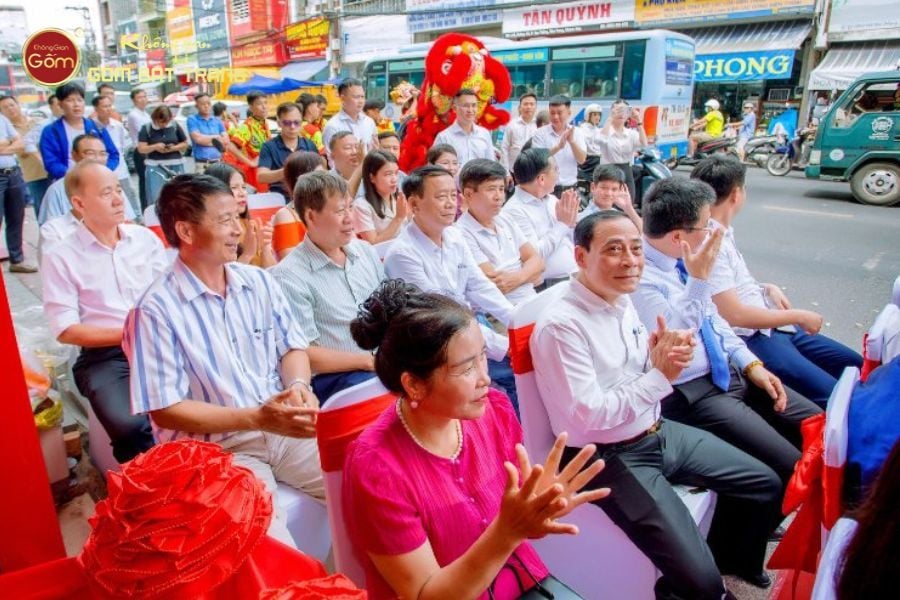 le-khai-truong-dien-ra-trong-khong-khi-trang-trng-nhon-nhip