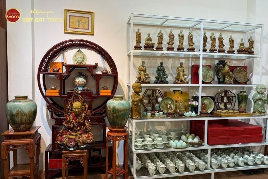 goc-trung-bay-khong-gian-tho-cung-sang-trong-chuan-muc-tai-khong-gian-gom-bat-trang-chi-nhanh-nha-trang