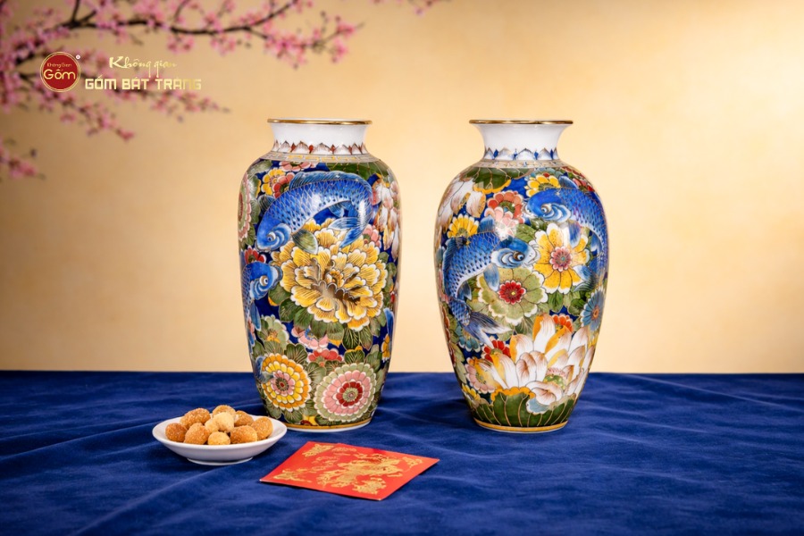 Lọ Hoa Dáng Ống Hoa Sen Chép Vẽ Vàng