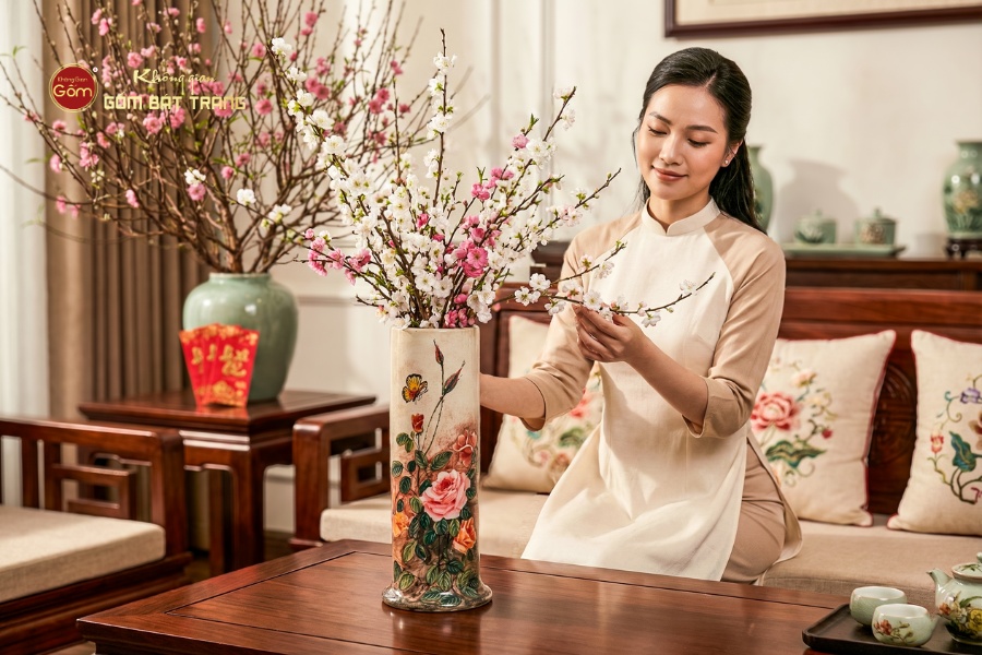 LỌ HOA DÁNG ỐNG VẼ HOA