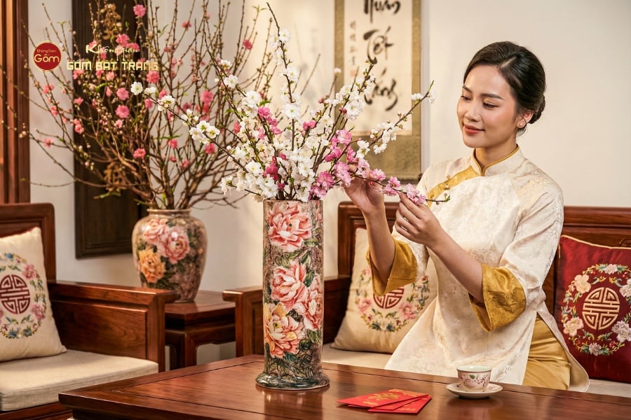 LỌ HOA DÁNG ỐNG VẼ HOA