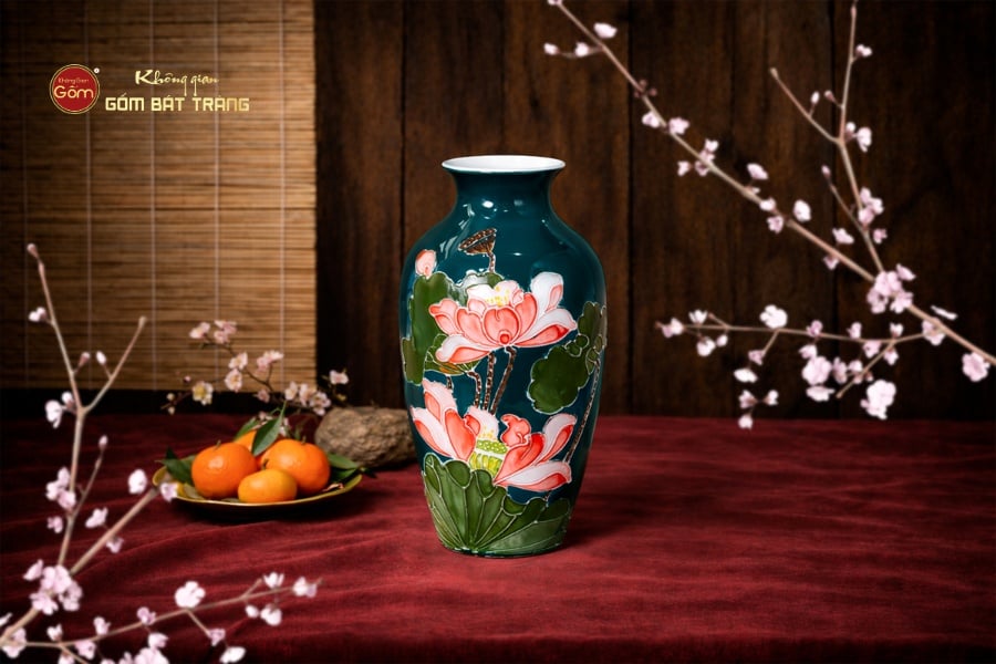 Lọ Hoa Men Màu Đắp Nổi Hoa Sen