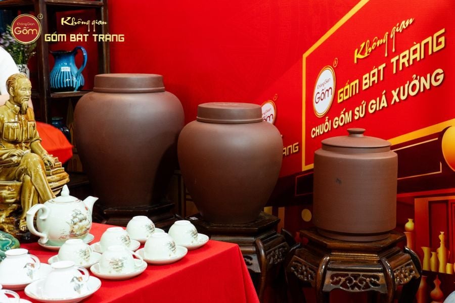 cac-san-pham-tai-gian-hang-khong-gian-gom-bat-trang