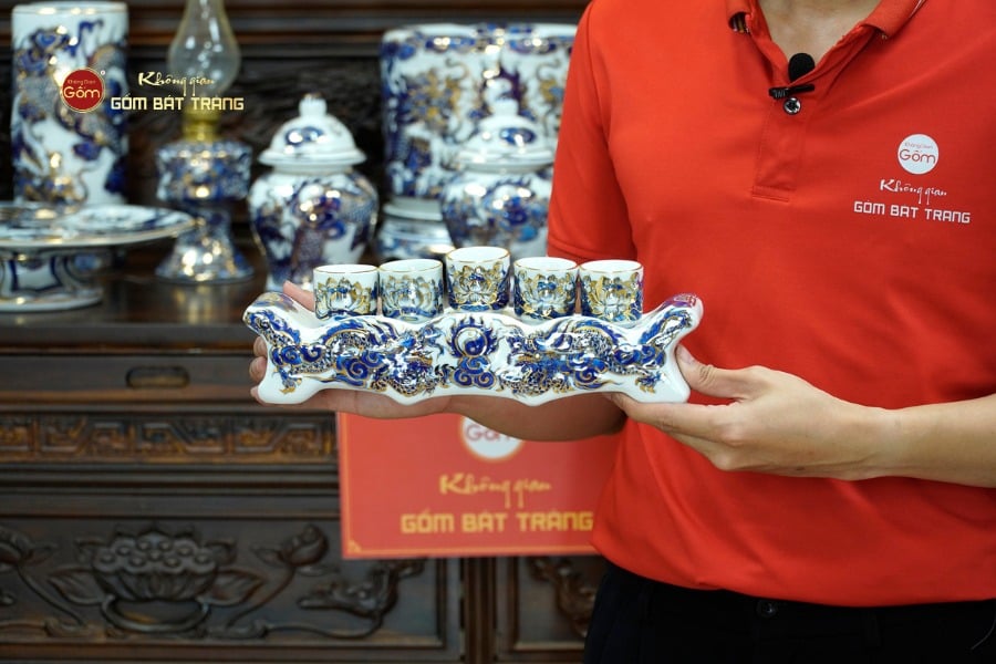 [Set Cao Cấp] Bộ Đồ Thờ Bác Hồ Men Lam Nổi Vẽ Vàng (16 món)