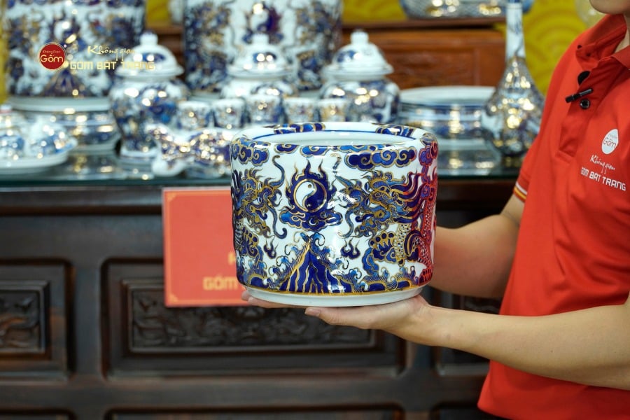 [Set Hào Gia] Bộ Đồ Thờ Gia Tiên Men Lam Nổi Vẽ Vàng (29 món)