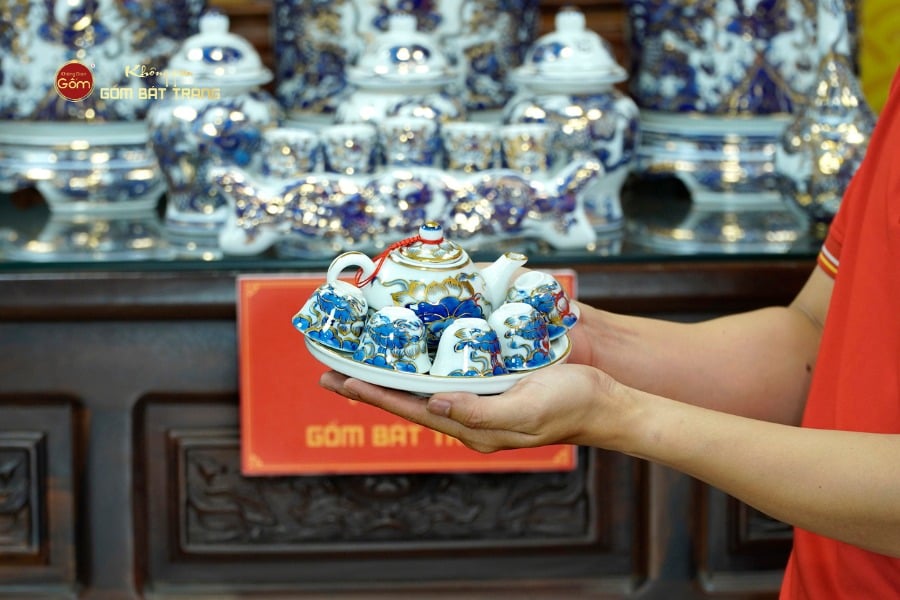 [Set Hào Gia] Bộ Đồ Thờ Gia Tiên Men Lam Nổi Vẽ Vàng (29 món)