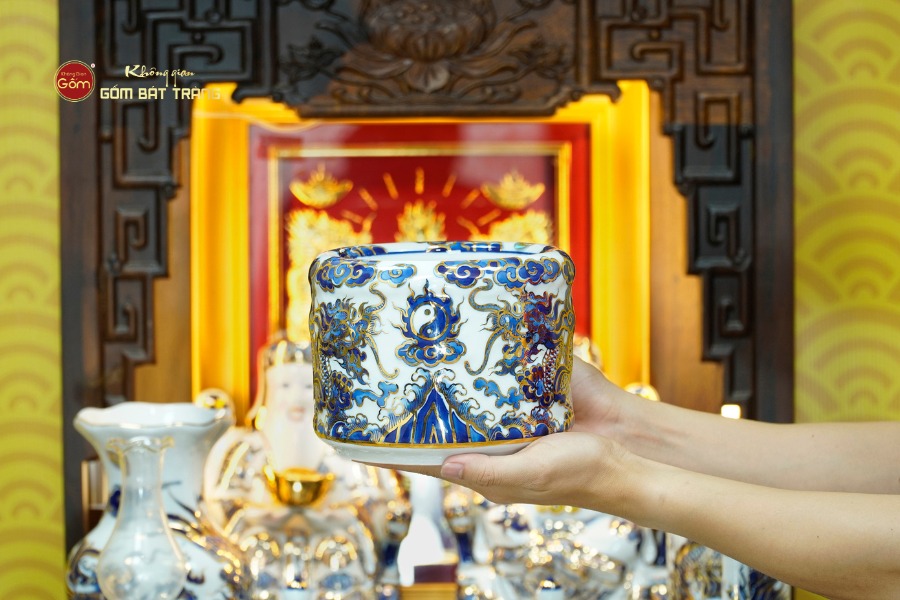 [Set Cao Cấp] Bộ Đồ Thờ Thần Tài Thổ Địa Men Lam Nổi Vẽ Vàng (11 món)