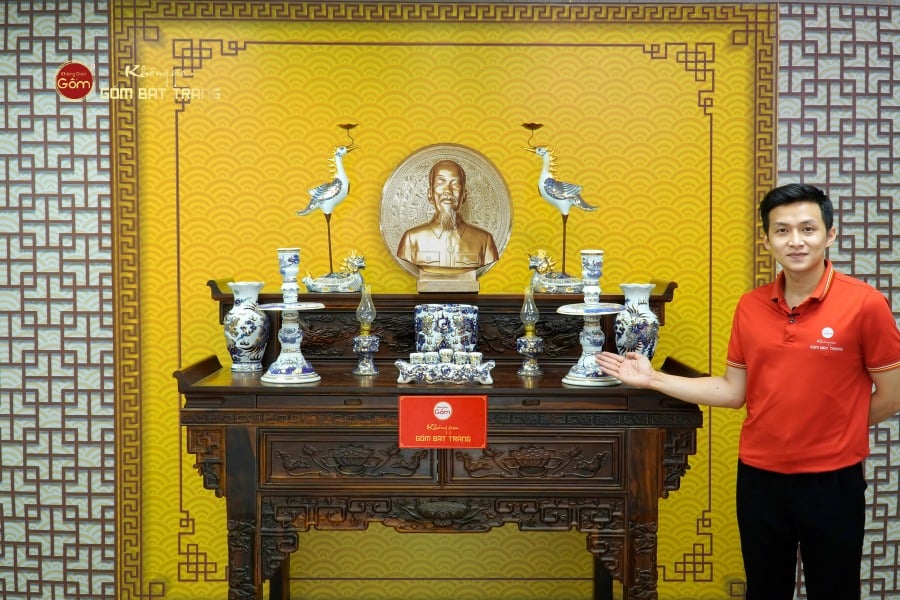 [Set Cơ Bản] Bộ Đồ Thờ Bác Hồ Men Lam Nổi Vẽ Vàng (10 món)