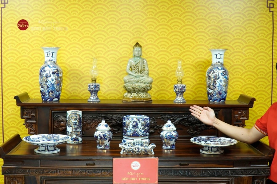 [Set Cơ Bản] Bộ Đồ Thờ Phật Men Lam Nổi Vẽ Vàng (11 món)