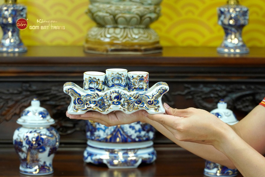 [Set Cơ Bản] Bộ Đồ Thờ Phật Men Lam Nổi Vẽ Vàng (11 món)