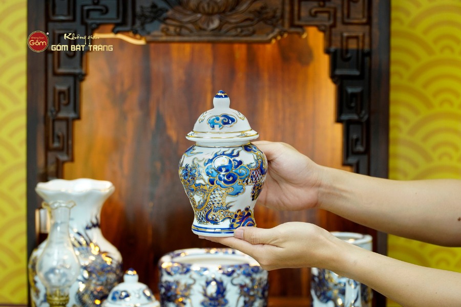 [Set Cơ Bản] Bộ Đồ Thờ Thần Tài Thổ Địa Men Lam Nổi Vẽ Vàng (9 món)