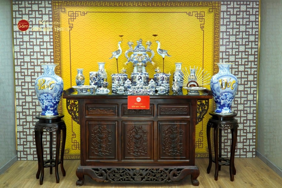 [Set Hào Gia] Bộ Đồ Thờ Gia Tiên Men Lam Nổi Vẽ Vàng (29 món)