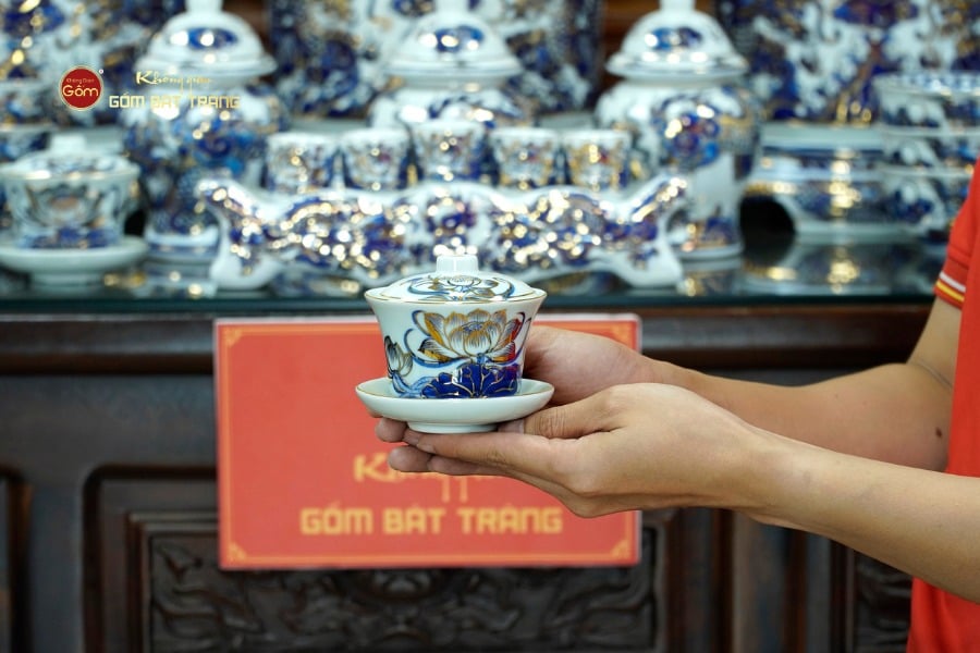 [Set Hào Gia] Bộ Đồ Thờ Gia Tiên Men Lam Nổi Vẽ Vàng (29 món)