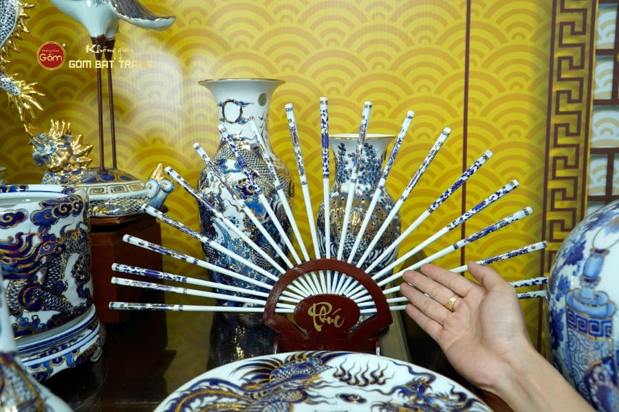 [Set Hào Gia] Bộ Đồ Thờ Gia Tiên Men Lam Nổi Vẽ Vàng (29 món)