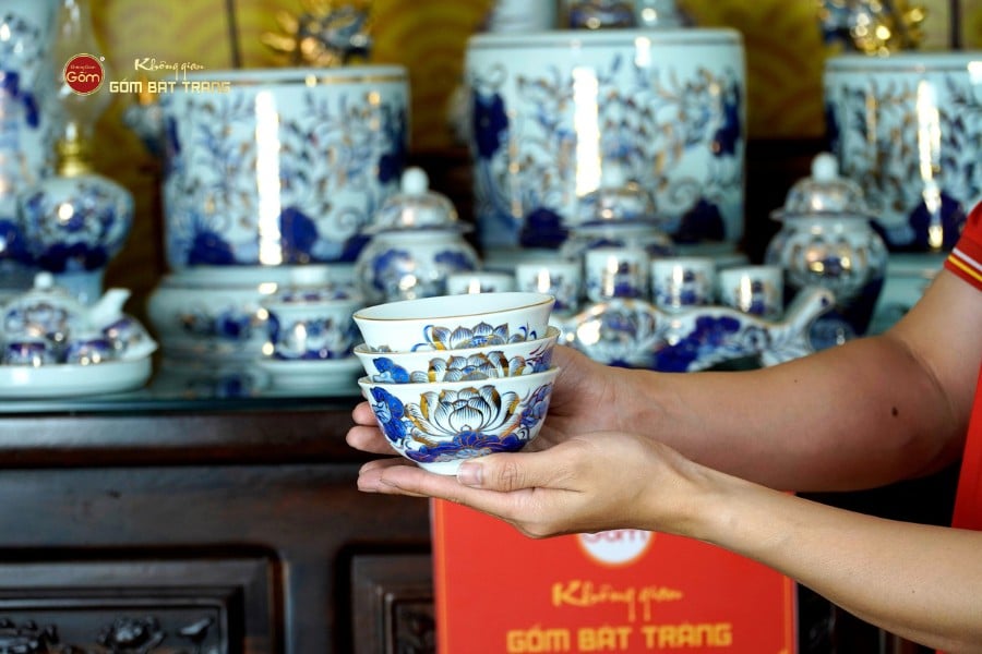 [Set Hào Gia] Bộ Đồ Thờ Gia Tiên Men Lam Vẽ Vàng (31 món)