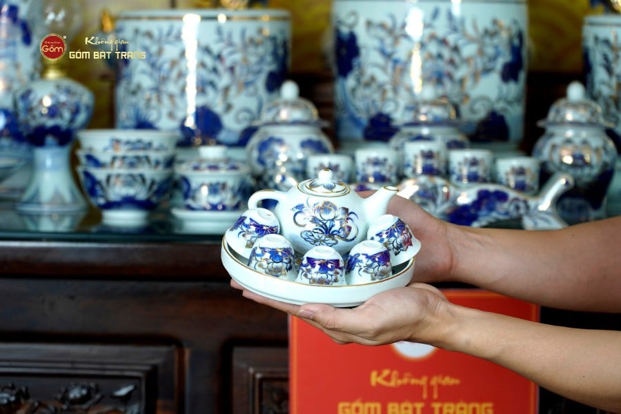 [Set Hào Gia] Bộ Đồ Thờ Gia Tiên Men Lam Vẽ Vàng (31 món)