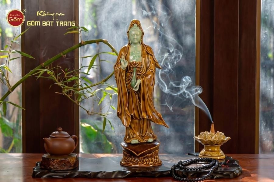 tuong-quan-am-dung-canh-sen