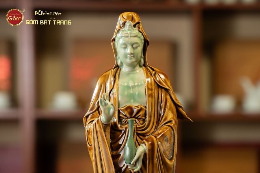 tuong-quan-am-dung-canh-sen