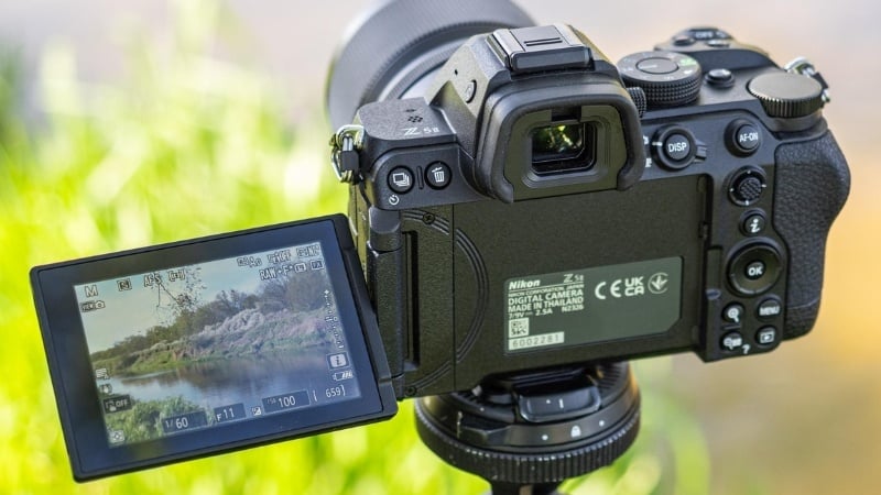 Nikon Z5II C ra mắt