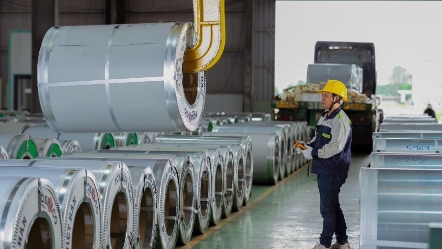 Tất tần tật về tôn cuộn - Các loại phổ biến, ưu nhược điểm và ứng dụng