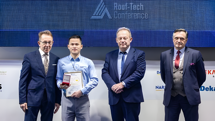 POSHACO VINH DỰ NHẬN GIẢI “TRADE FAIR PRODUCT AWARD” TẠI ROOF EXPO POLAND – BA LAN