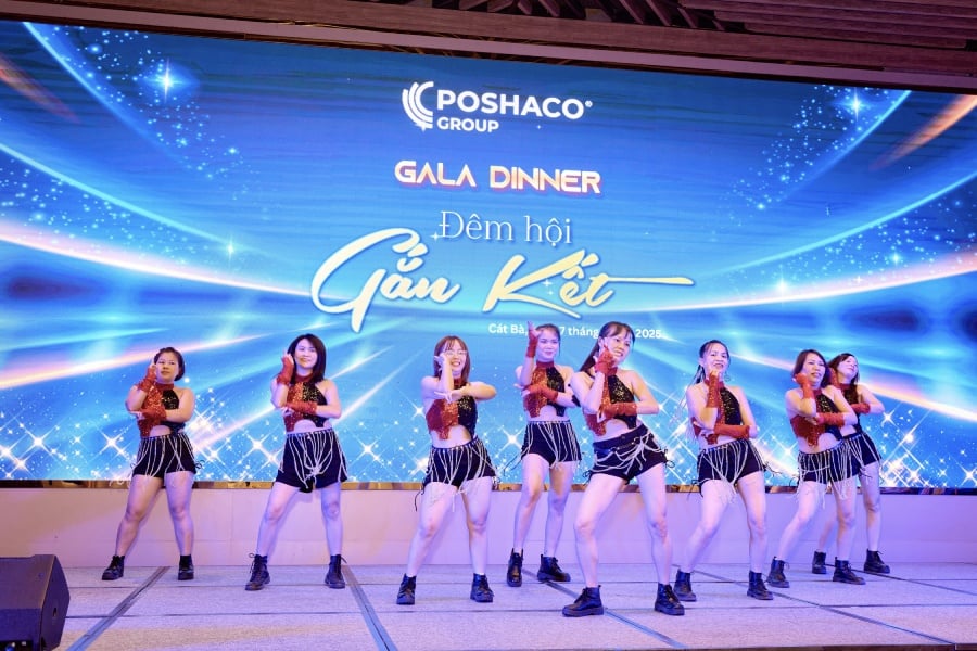 Tiết mục văn nghệ tại gala Poshaco