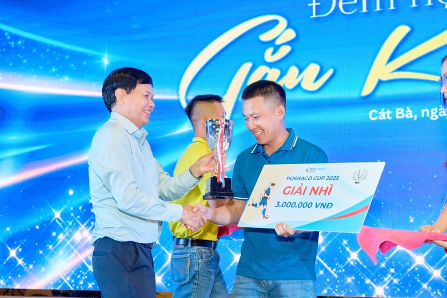 Trao giải tại Poshaco Cup