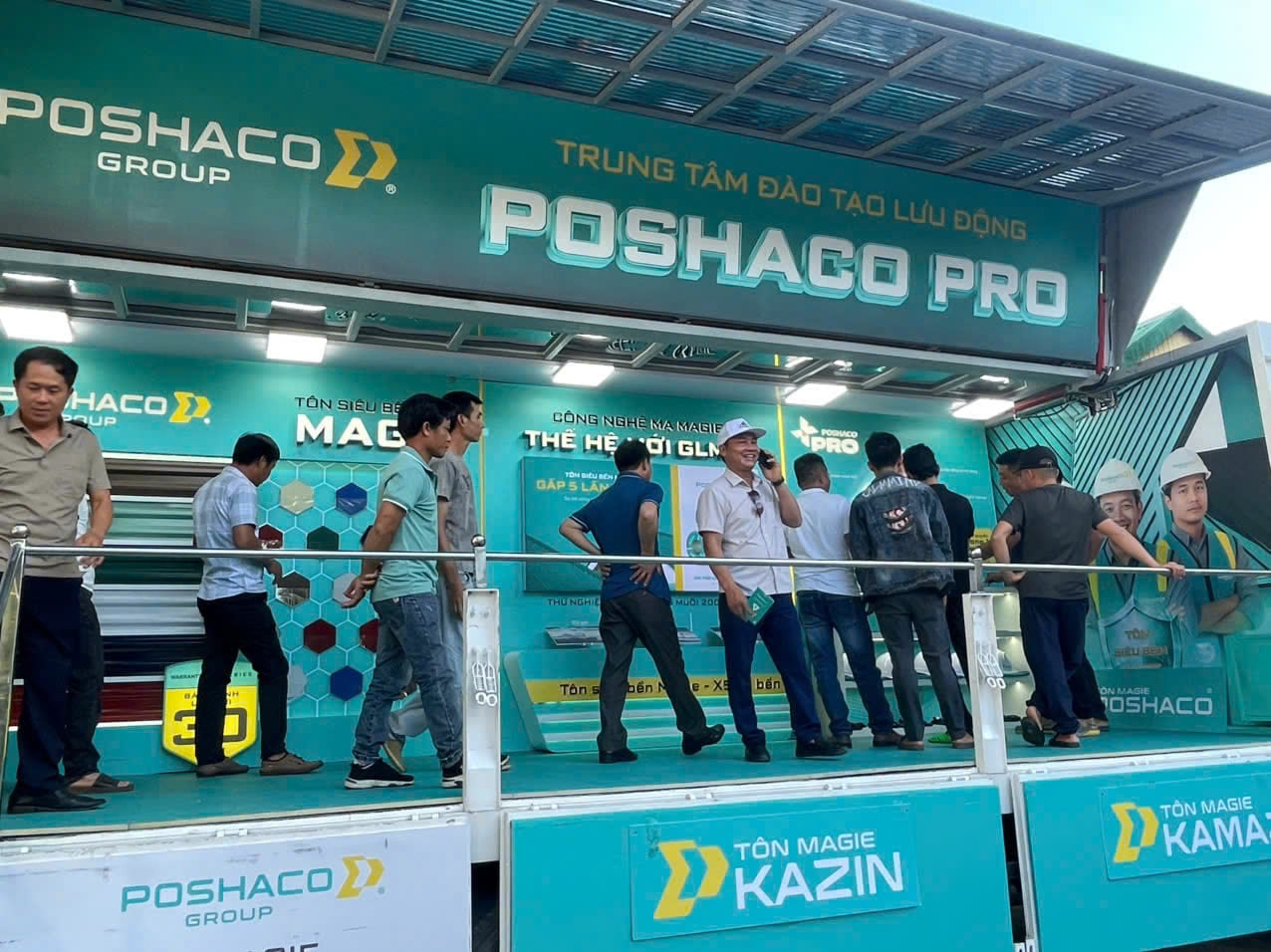 Giao lưu cùng cộng đồng thầu thợ Poshaco Pro