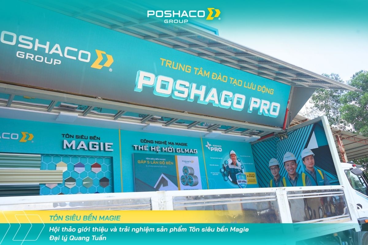 Đội ngũ Poshaco và nhà phân phối tại sự kiện hợp tác
