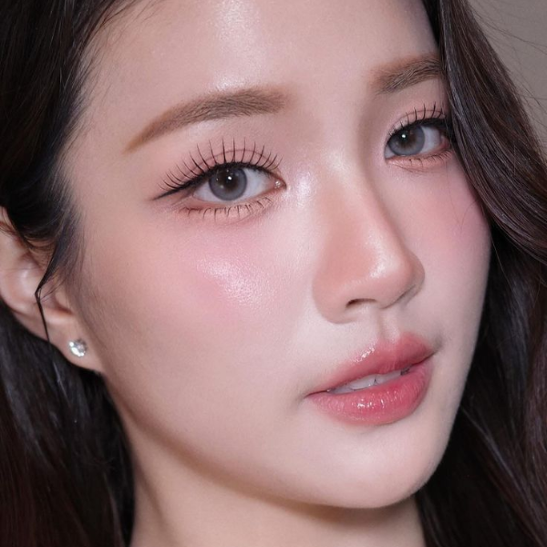 bảng phấn mắt tone hồng sử dụng cho nhiều tone da