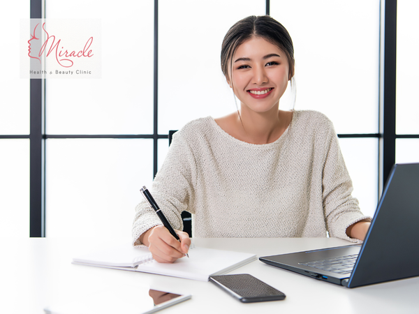 CÁCH NGỒI LÀM VIỆC ĐÚNG TƯ THẾ