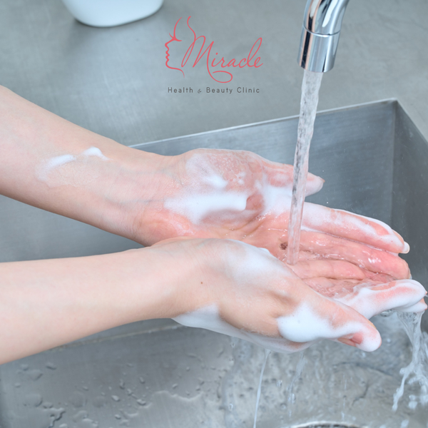 RỬA TAY THƯỜNG XUYÊN CÓ KHIẾN DA KHÔ, NỨT NẺ?
