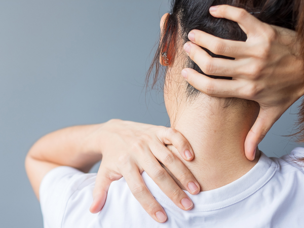 CÁCH XOA BÓP CỔ VAI GÁY