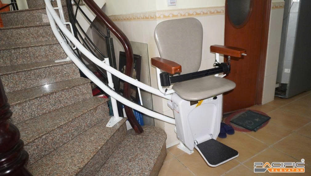 Hình ảnh thực tế thang ghế Stairlift Pacific được lắp đặt tại nhà cô Tường