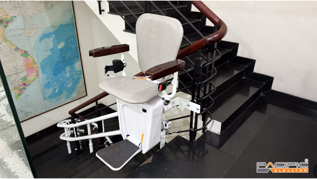 Hình ảnh thang ghế stairlift tại công ty thang máy Pacific nhằm phục vụ cho khách hàng đến trải nghiệm trực tiếp