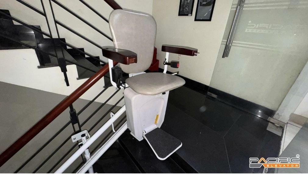 Hình ảnh thang ghế Stairlift do Công ty Thang máy Pacific lắp đặt