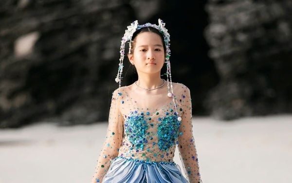 Người mẫu Cheryl Dương trình diễn ấn tượng tại show thời trang ở Thái Lan