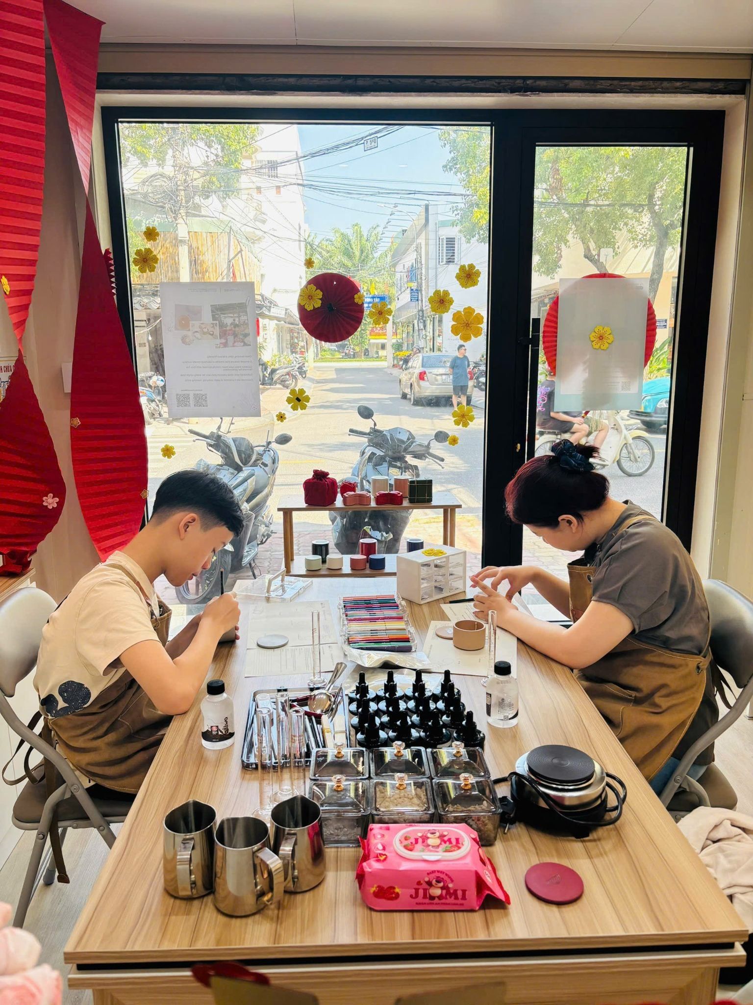 Workshop Tạo Quà Tặng Nến DIY — Gói Quà Tình Yêu & Tạo Thiệp Cùng Người Yêu
