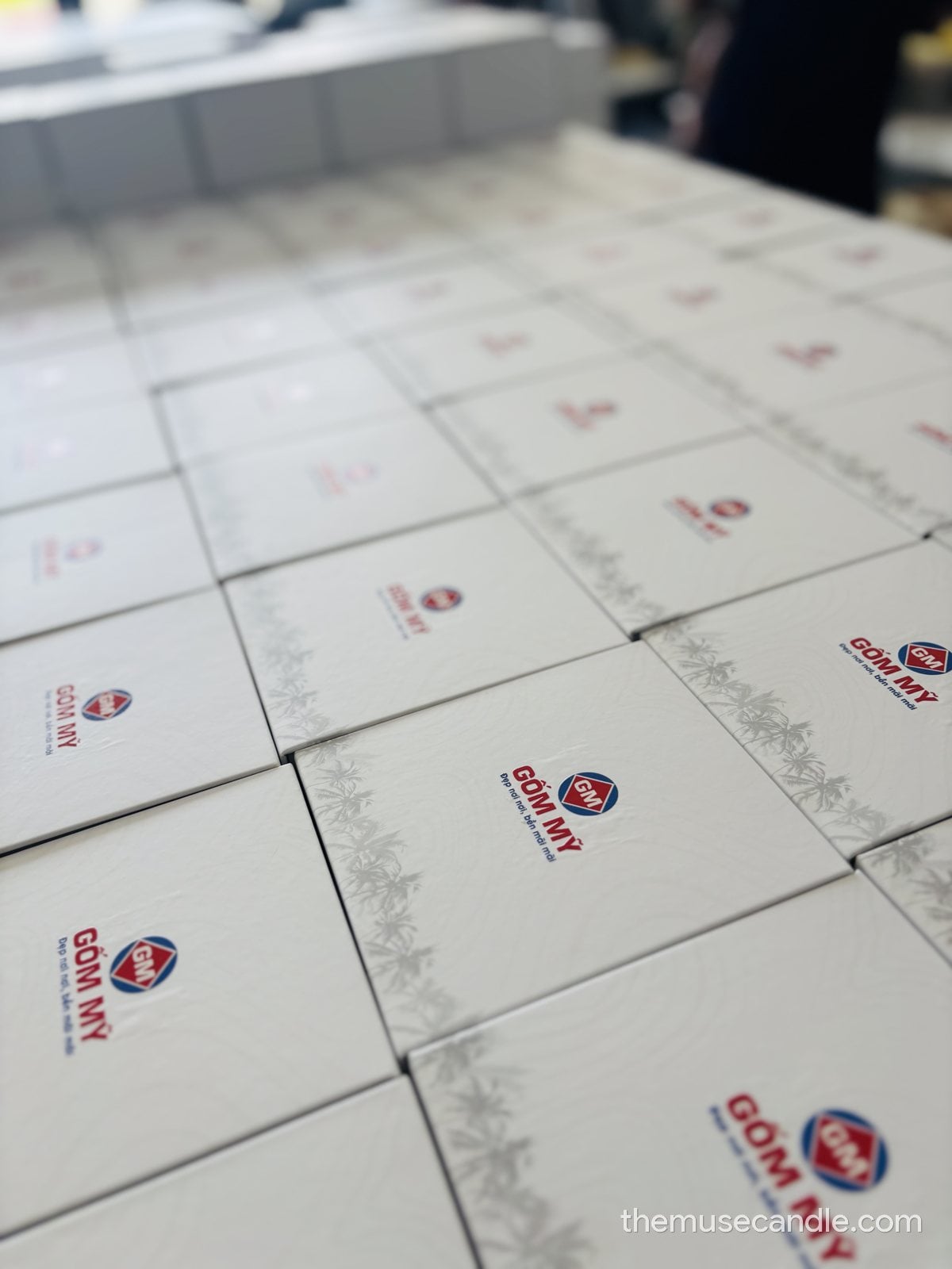 Hộp quà nến thơm in logo doanh nghiệp xếp chờ đóng gói