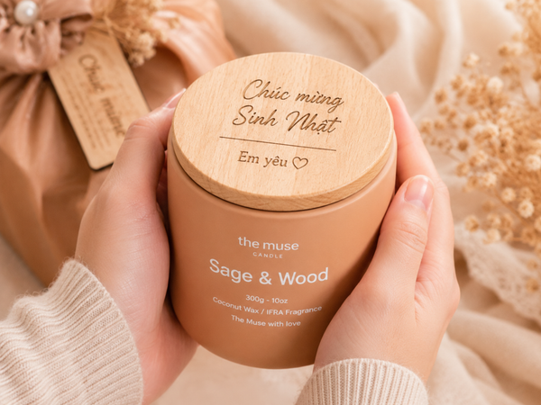 Nến thơm khắc tên làm quà lưu niệm Vũng Tàu của The Muse Candle