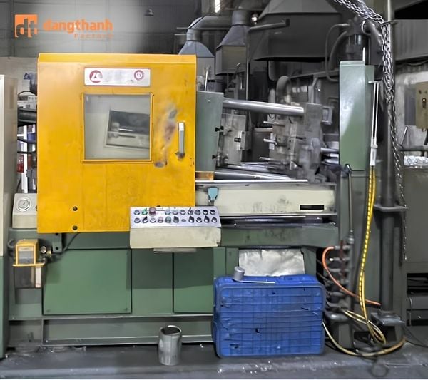 Dây chuyền kẽm đúc áp lực sản xuất phụ kiện thú cưng